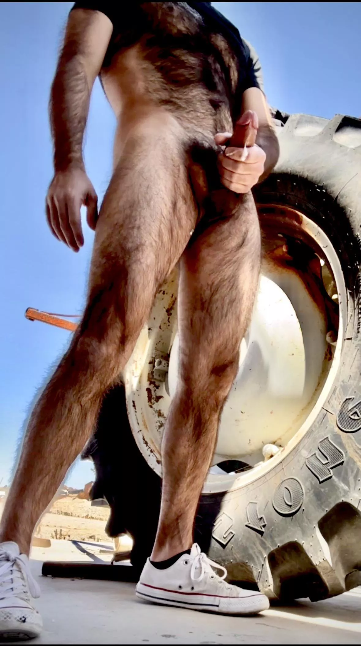 Sexy Tractor 🚜 posted by hE77054141