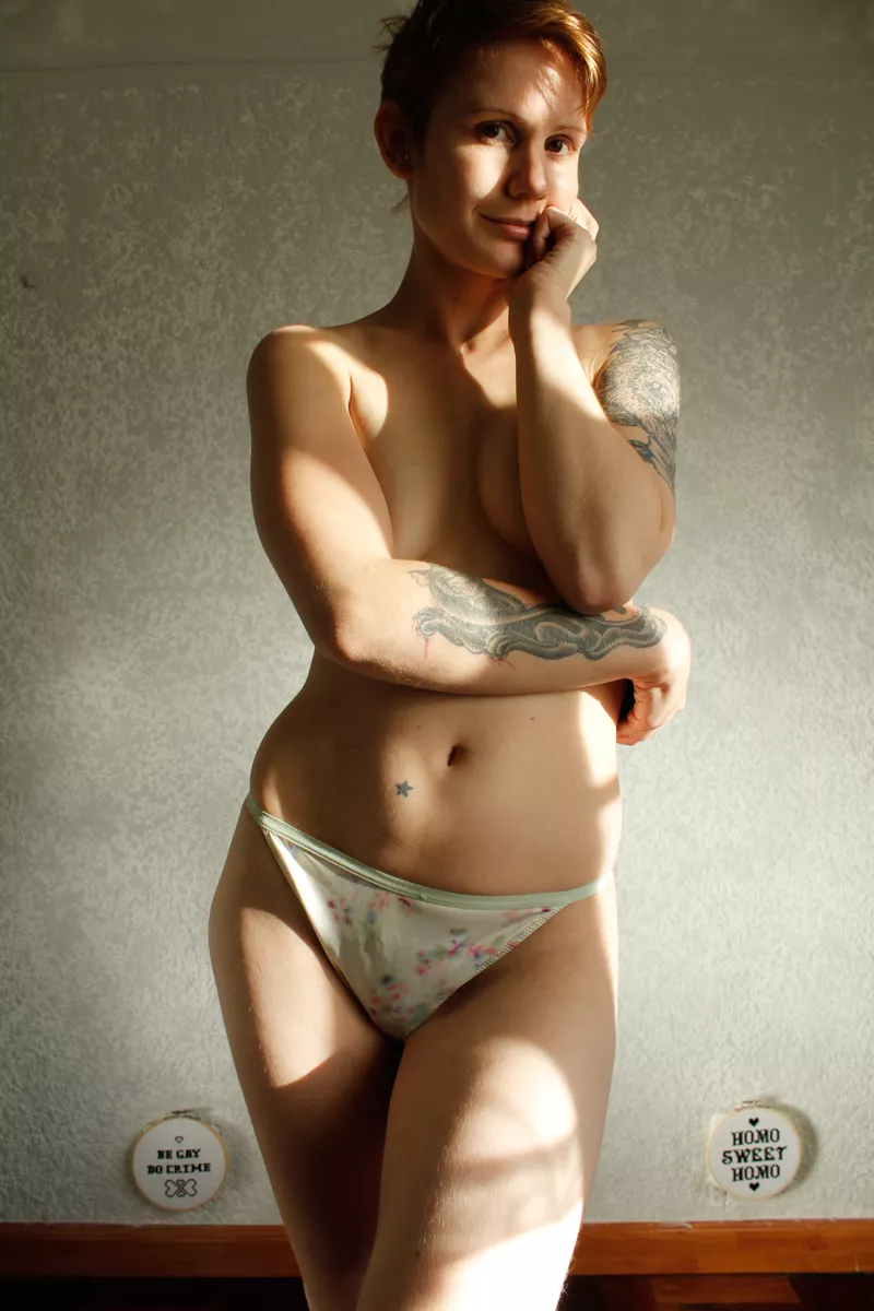 Sunny boi 🌼 posted by stretchykitten