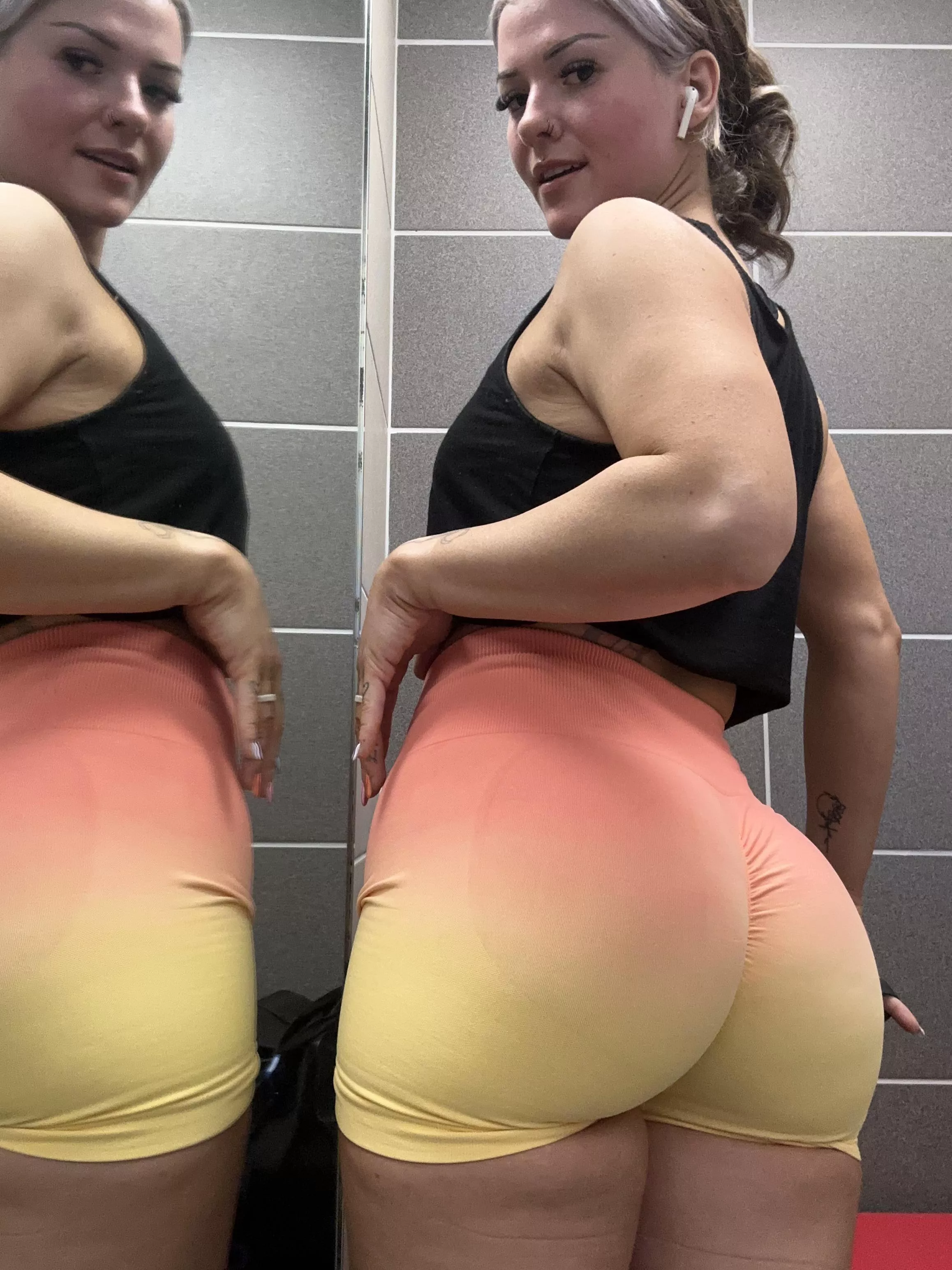 Sunset pair posted by lolotaylor