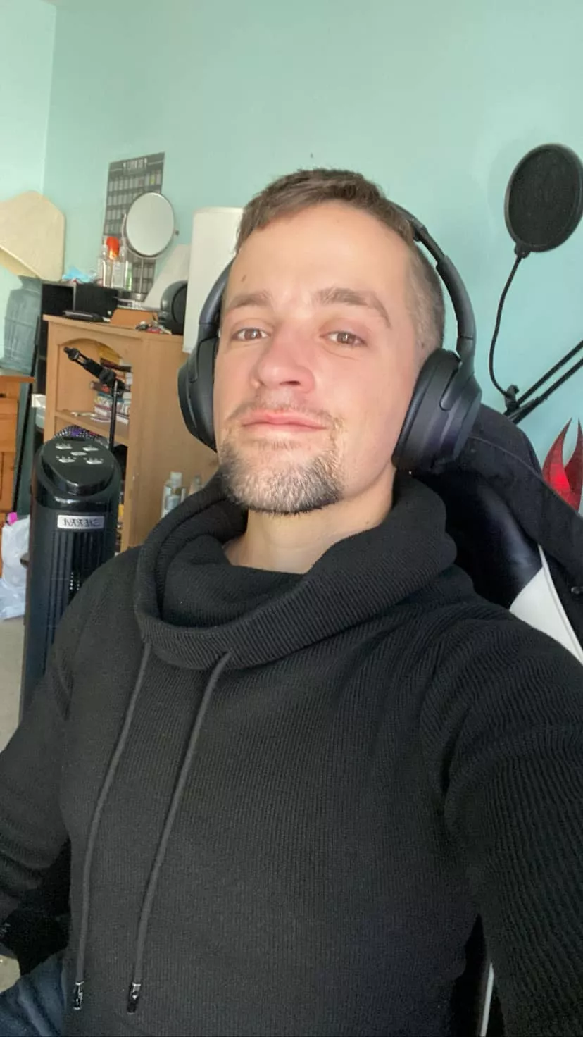 Thanking the heavens above for the heat but I will miss sweater weather a bit posted by thesatyrboy