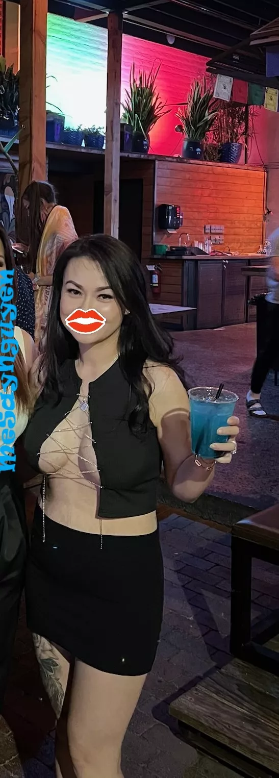 This top isn't meant for a bra posted by MeSayNguyen