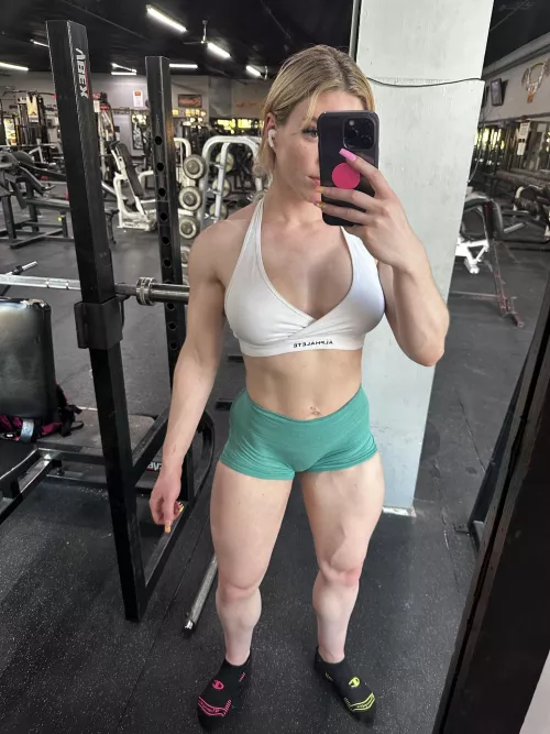 Trying to be the definition of thick and fit by mandaiiiii