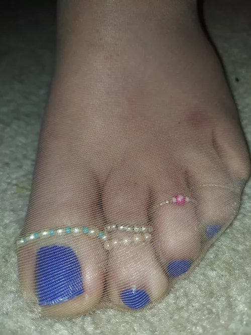 Upclose and personal, ready to kiss and worship !! 💕 by HolliesHose