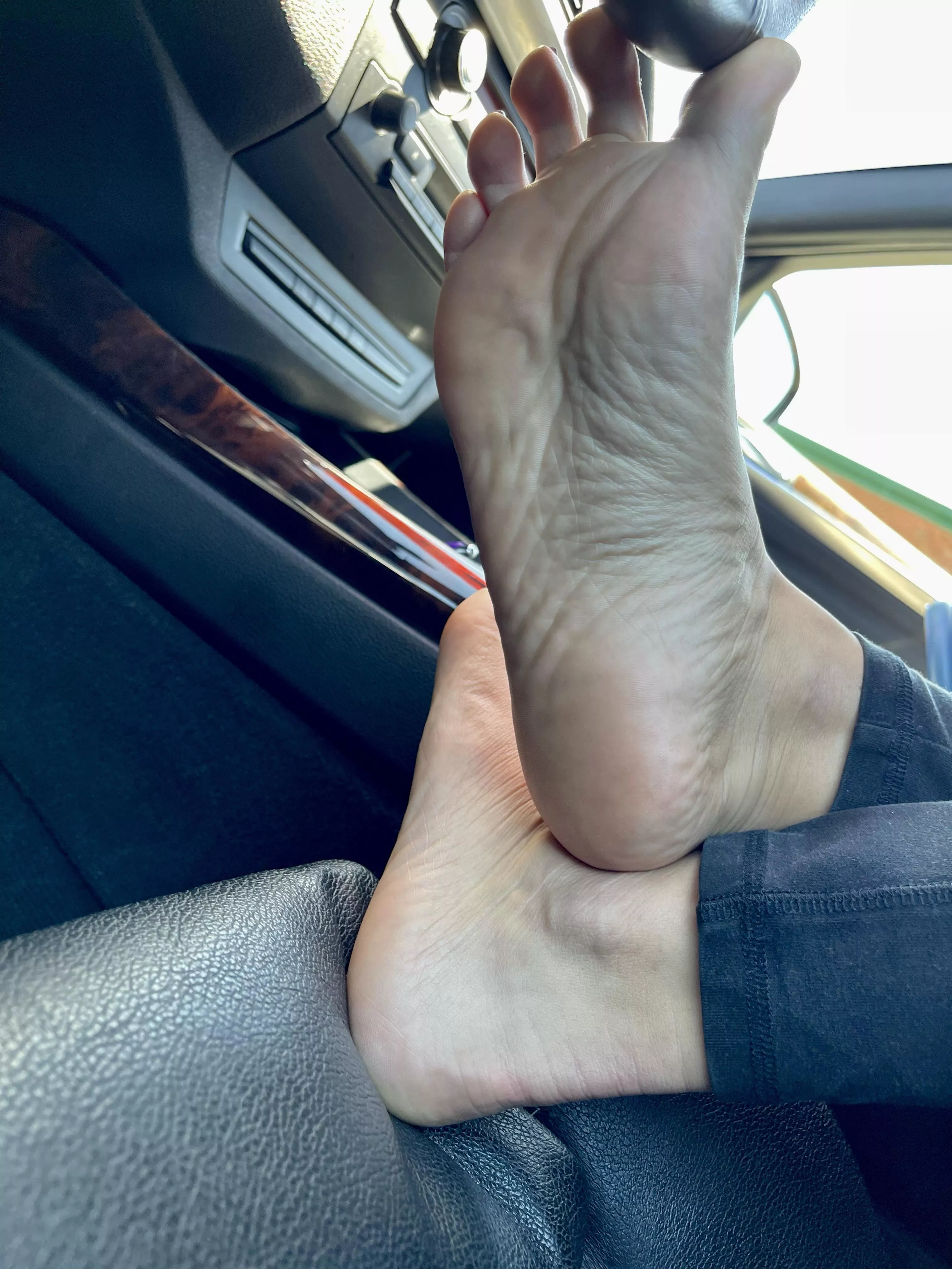 Worship my pretty soles/toes! posted by Kinky_Bunny835