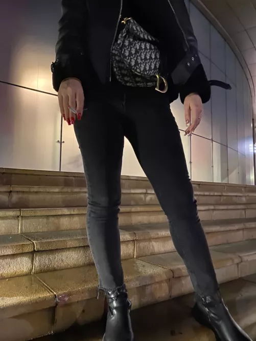 You like watching me smoking by strungdelorme