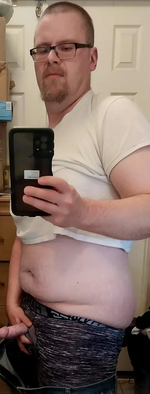 Afternoon y'all. 38yo dad bod hanging out by thiccnessislife84