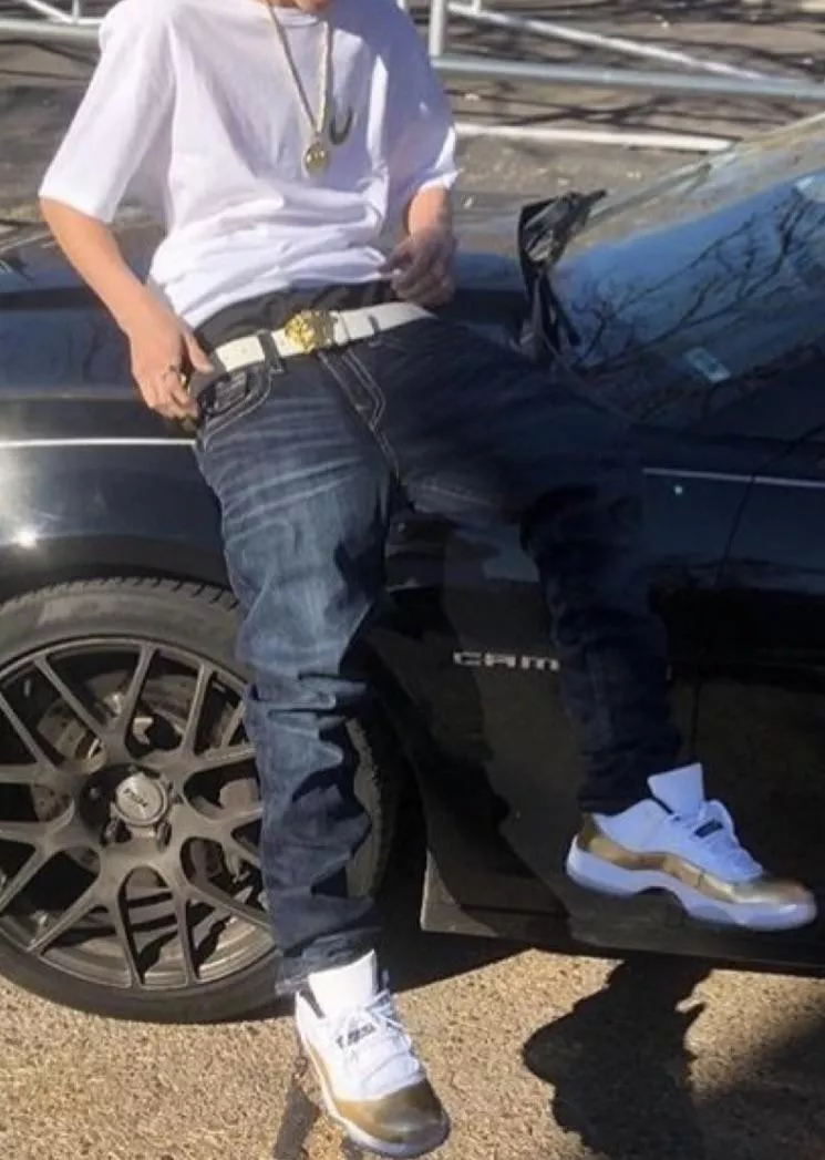 anyone into sagging? Wearing jeans low and showing underwear posted by blahnicky18