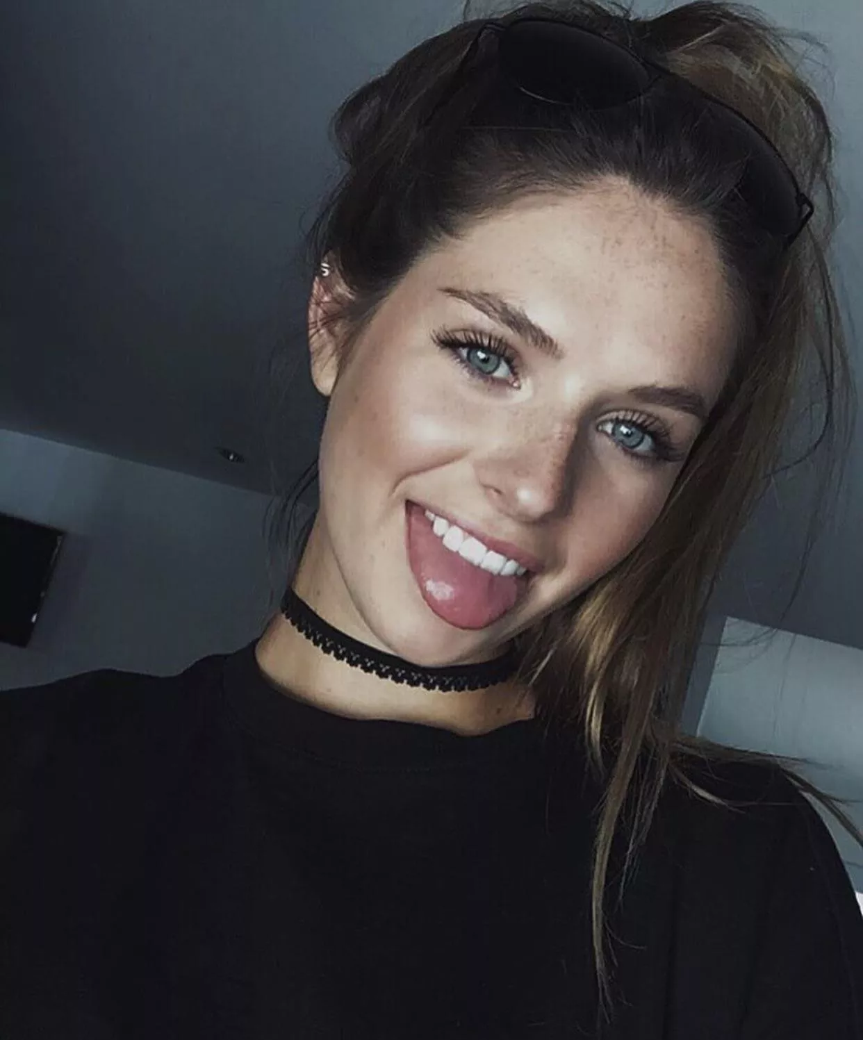 Beautiful Quebec Girl IUTR posted by Long-Escape-6807