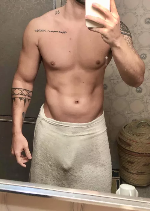 come take a bath with me babe? what a horny!! by luccabeckeer