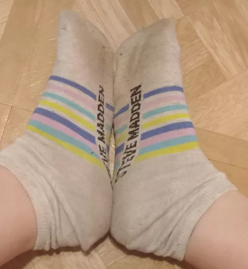 Day 6 in these smelly socks. Cum get them by Belleellah1