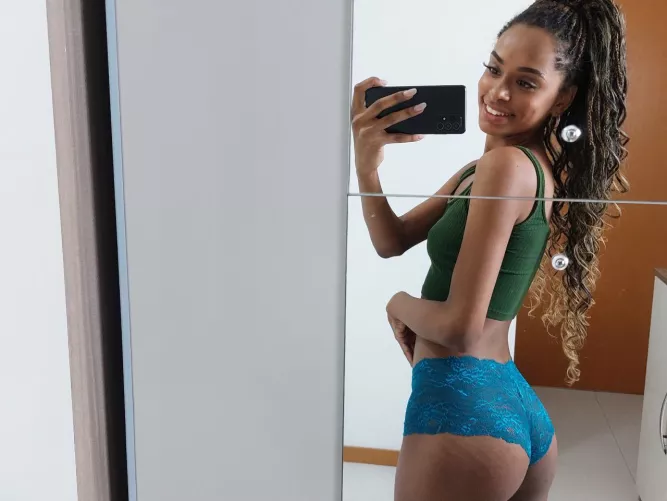 Despite my shyness, I can still capture an amazing shot and slay in my favorite outfit. by eududarosa