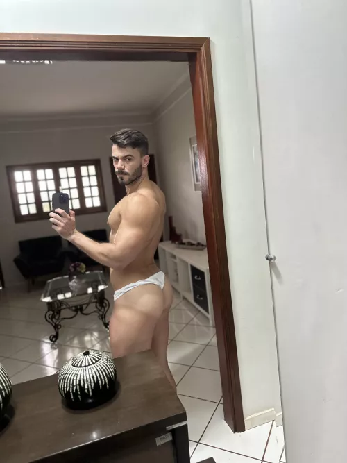 Do you like bubble butts? by italofassin