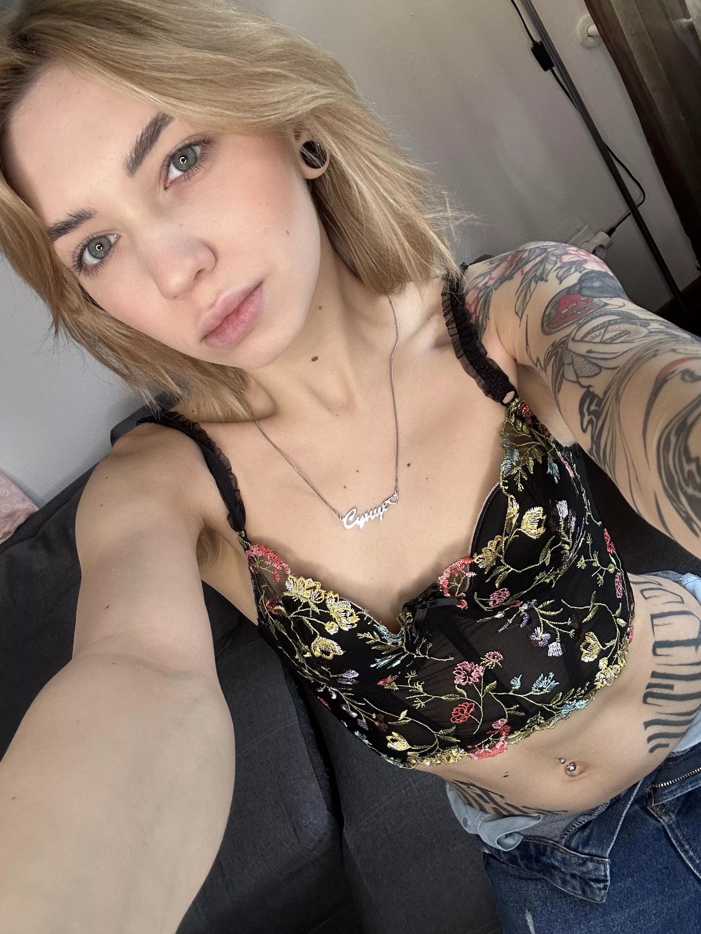 [f] I'm in love with selfies! posted by parlousActivism227