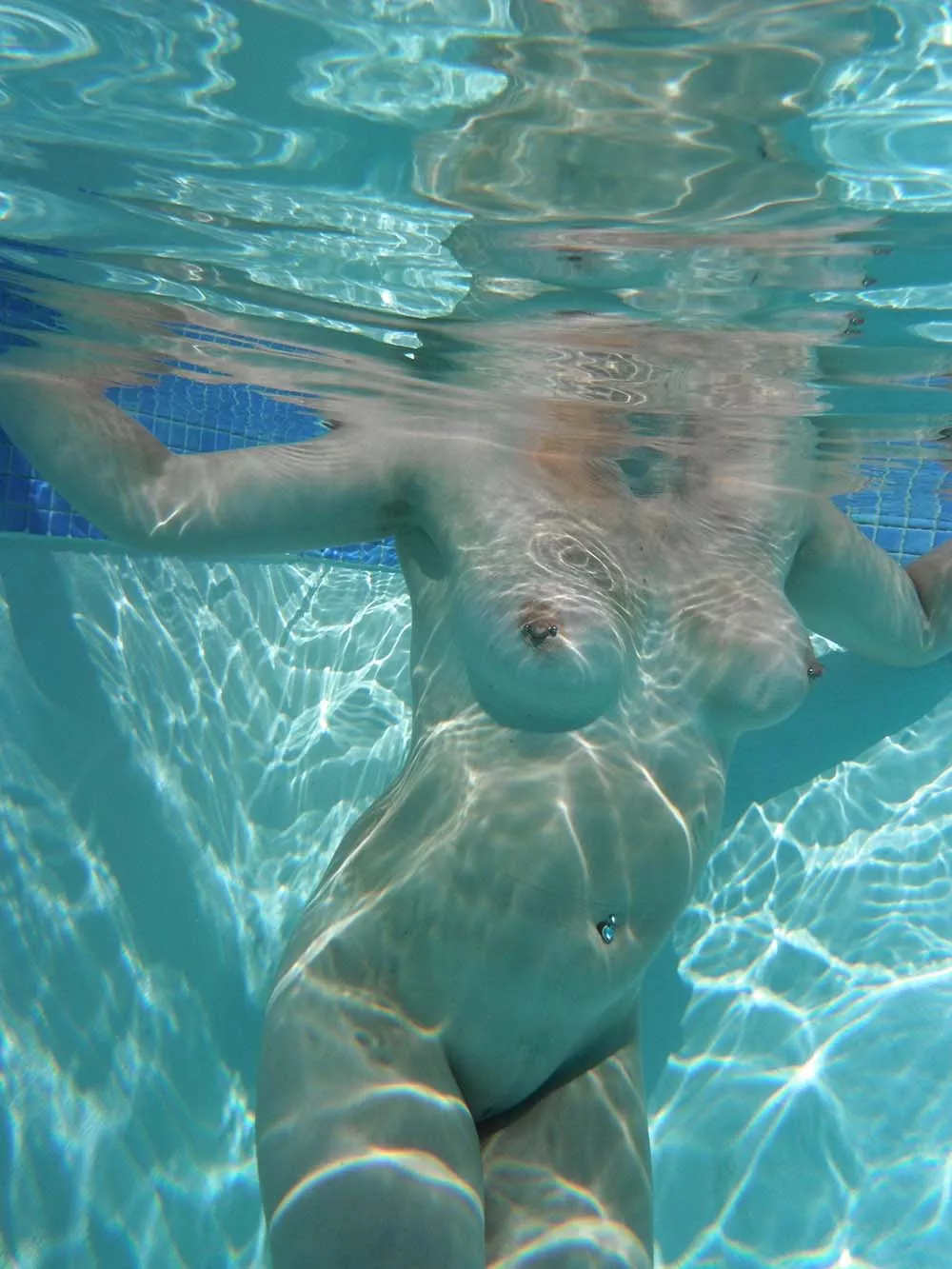 (F49)[49] MILF, always swims naked. Will you get in with me posted by kittydiamond198