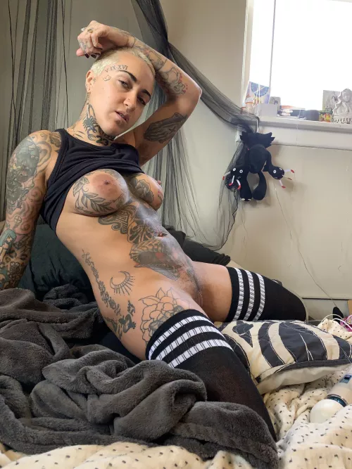 Feeling pretty cute in these socks by ironmansux23