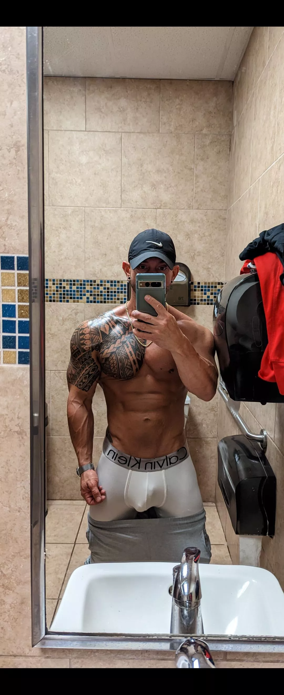 Fun fact, I only wear underwear at the gy[m] posted by reeeeohssss9