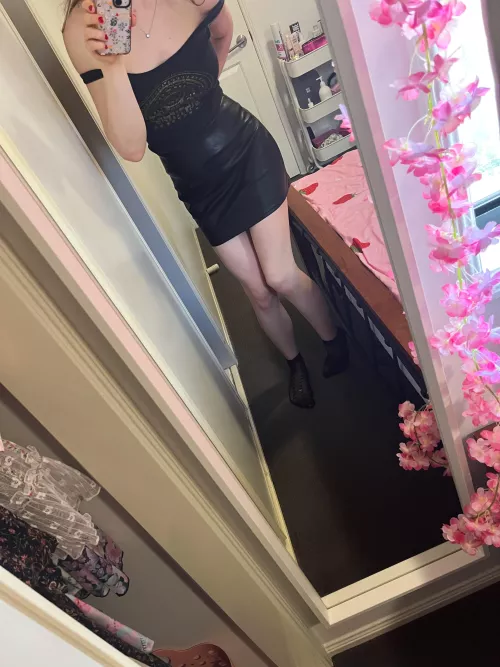 Getting ready to go out 😘 by Rathom015