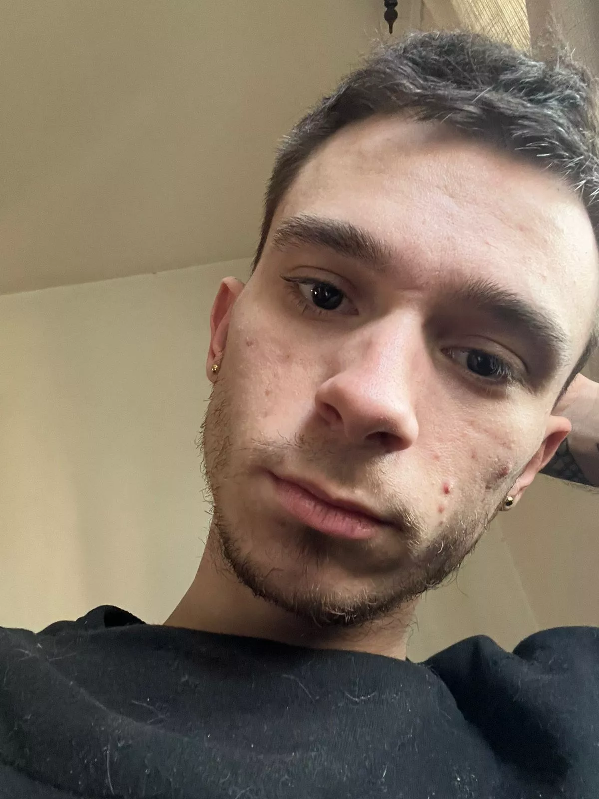 Heyy there posted by Acrobatic-Bake2084