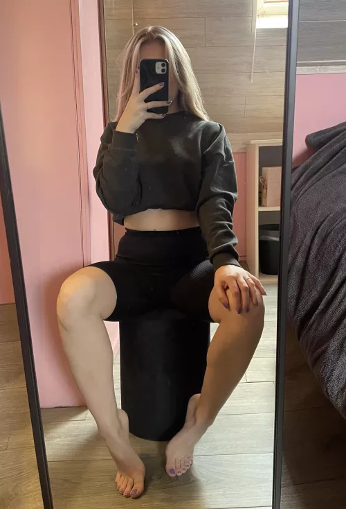 Hope this makes your Wednesday better! by Leslyfeet