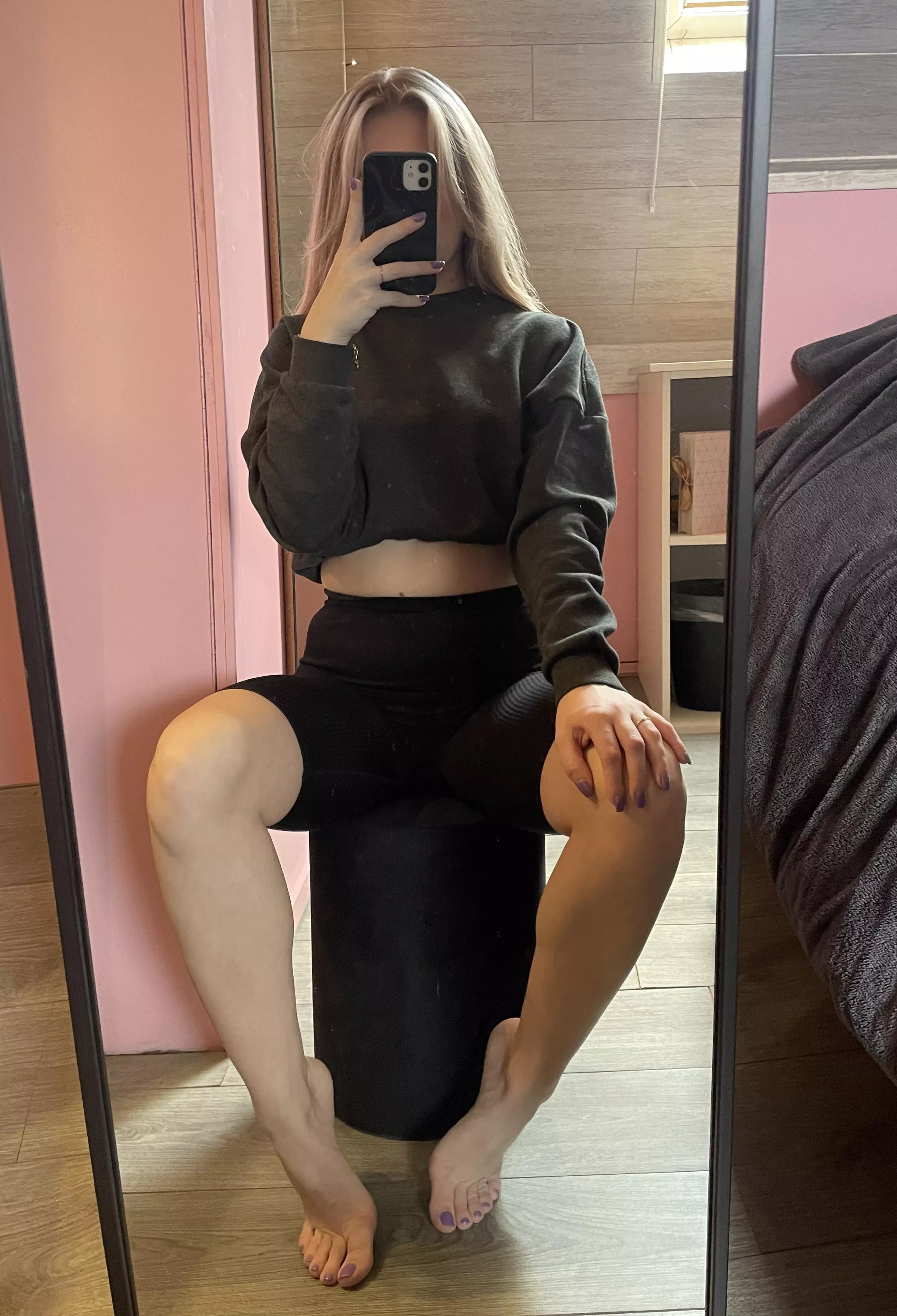 Hope this makes your Wednesday better! posted by Leslyfeet