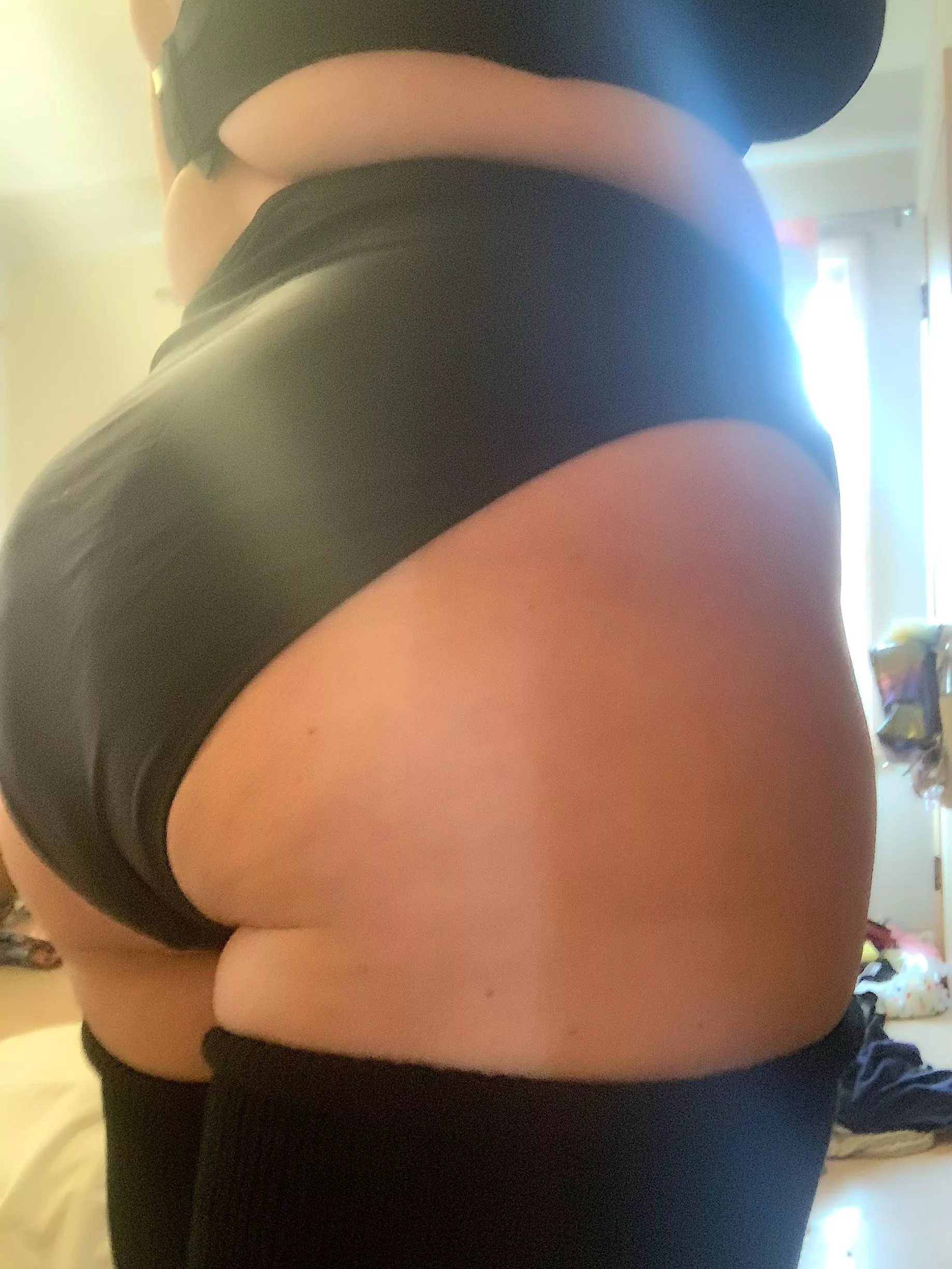 I really like my boobs and face best…but every guy I’ve ever been with has been an ass man… 🤔☺️ posted by Dizzy-Cabinet-5414