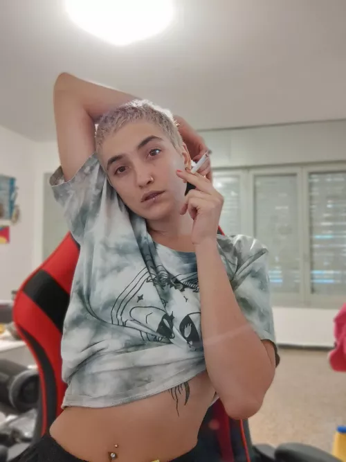 I want to smoke naked for you by esmeralda_420