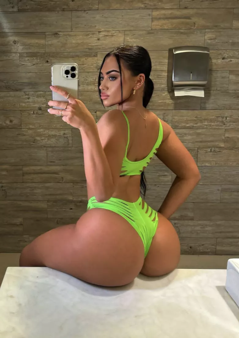 Kate's phat ass 🍑 posted by JJCAngler