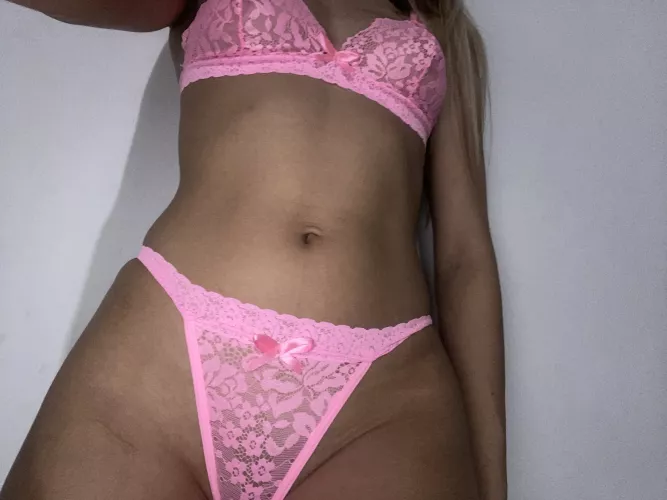 Kiss them then move to the middle. by Assurrefswk