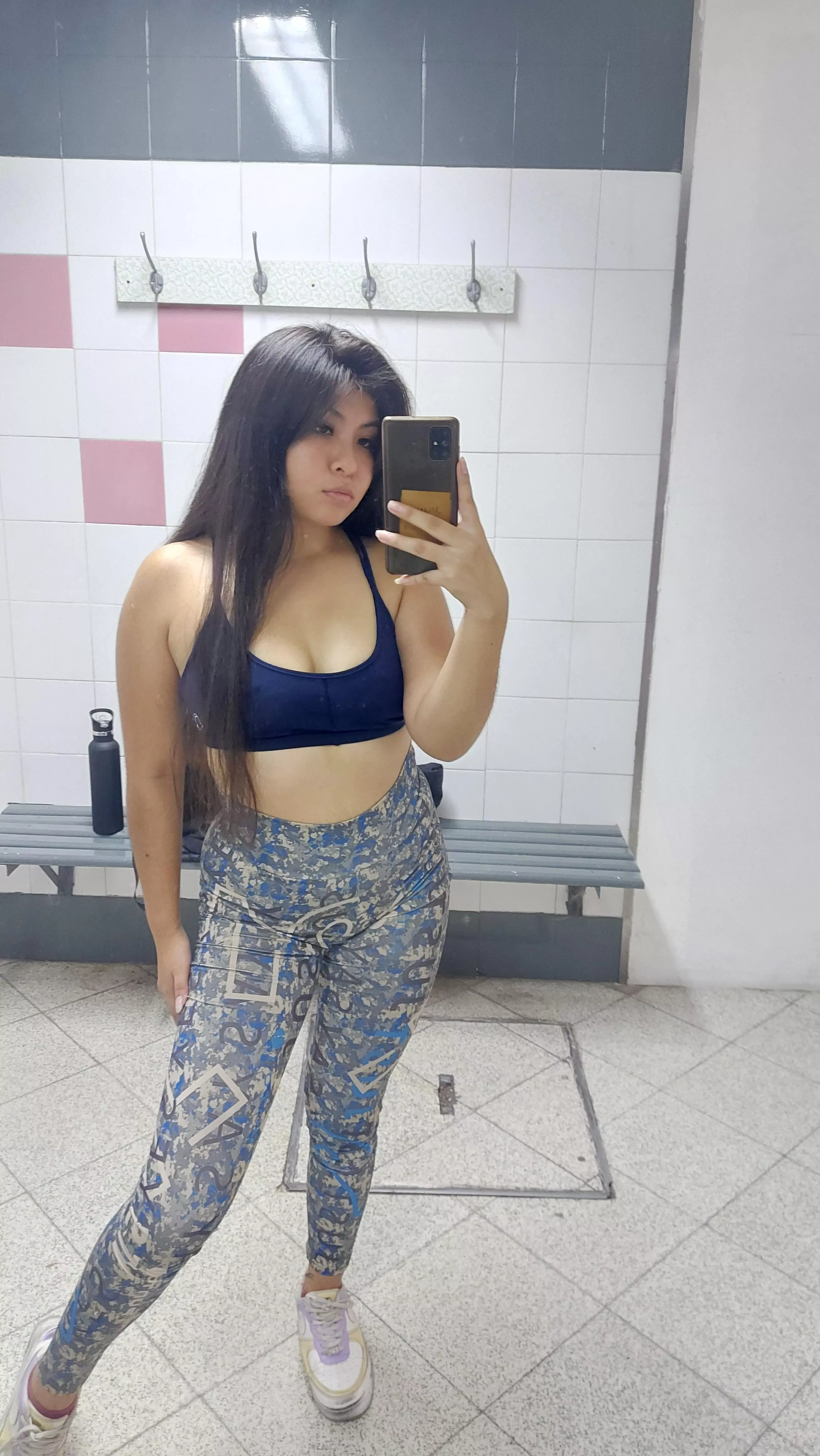 latin brunette posted by Chiniisex