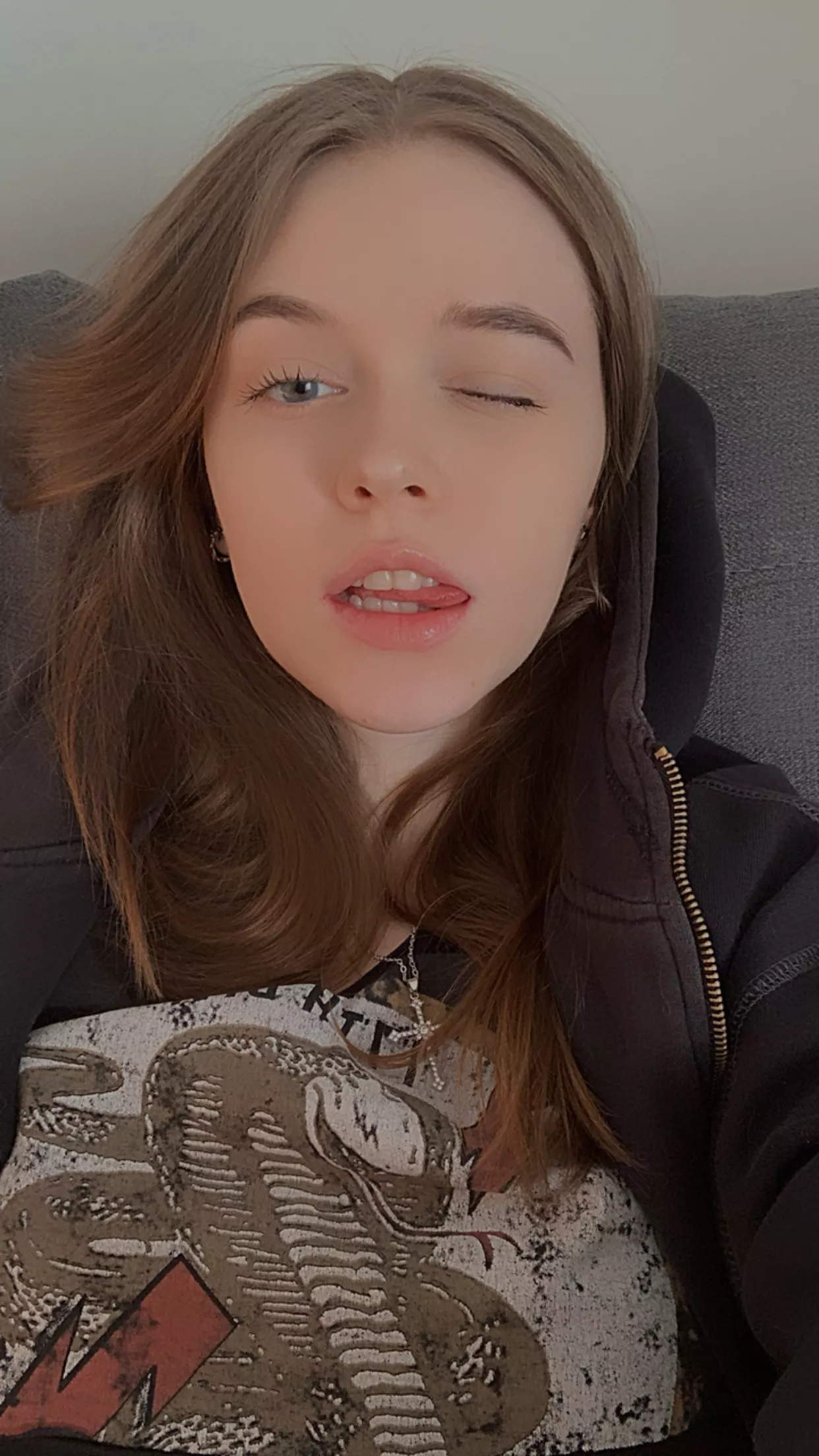 picture before movie date with friends posted by Temmikyu