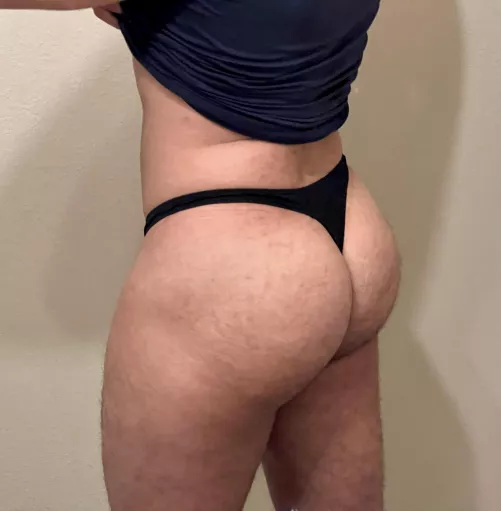 Pull my shorts down at the gym and this is what you’ll see by freelinzberg