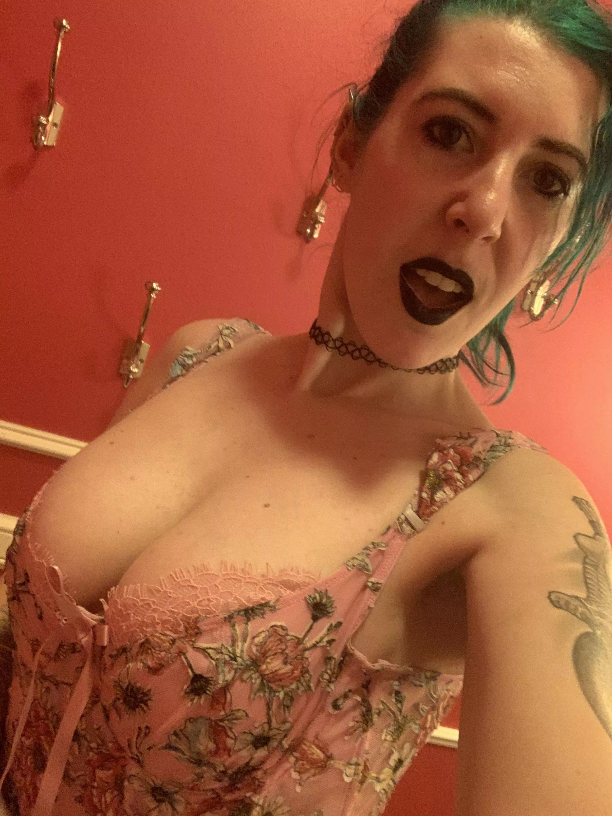 Sexy in pink posted by sirenskiss3