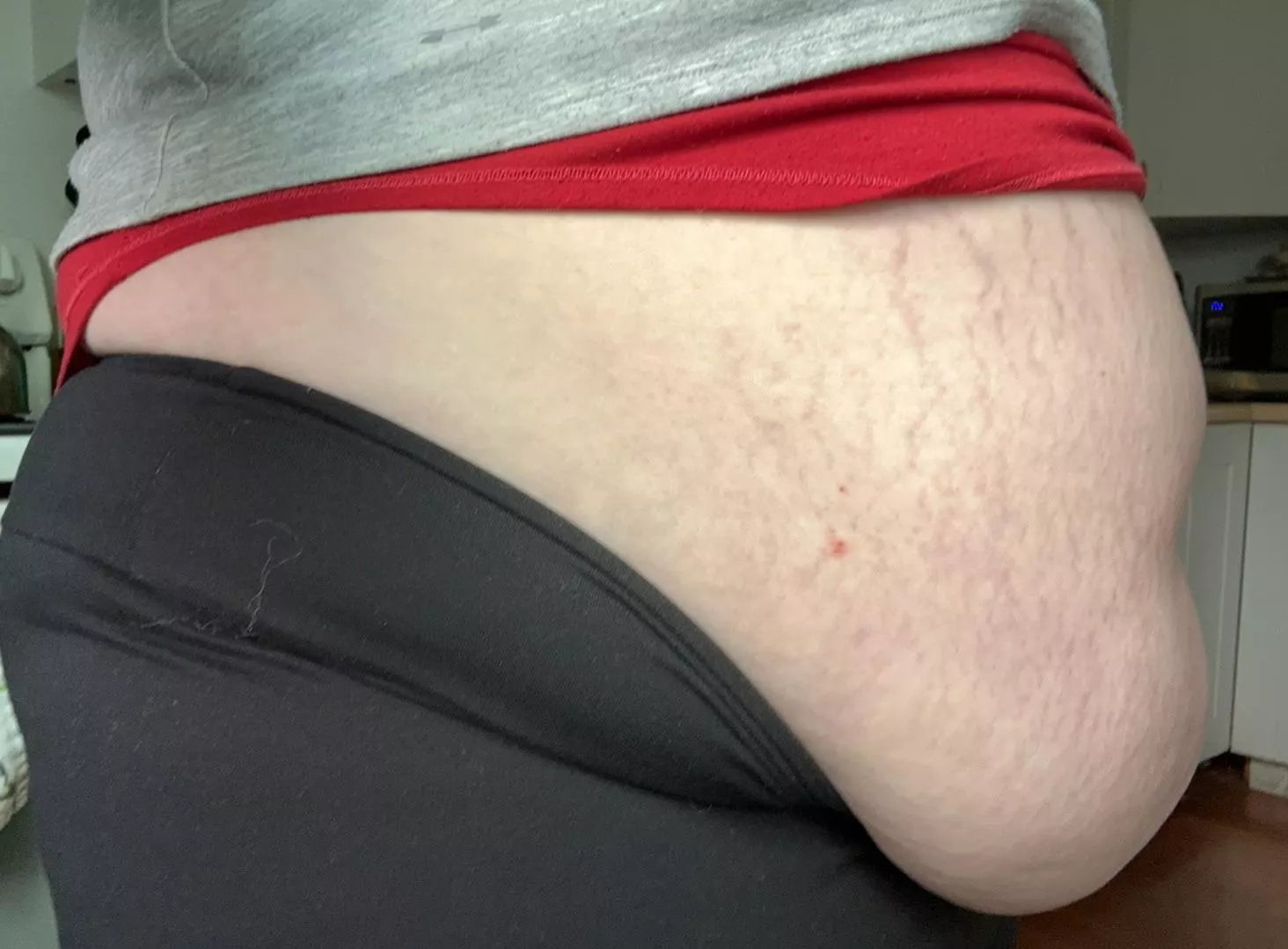 This belly hang tho 🥵 posted by No_Science_1784