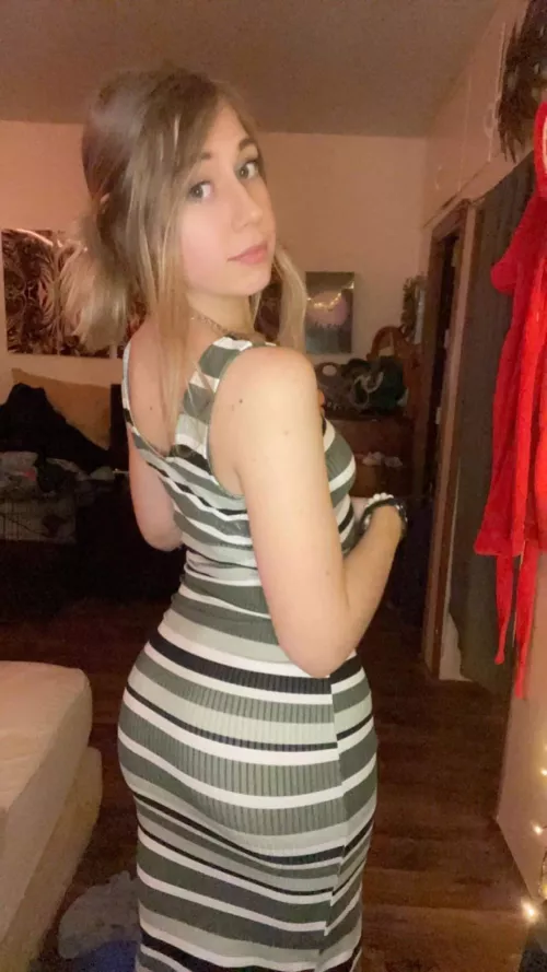 This dress hugs my curves in all the right places 💚🤍🖤 by Pretty-Aspect142