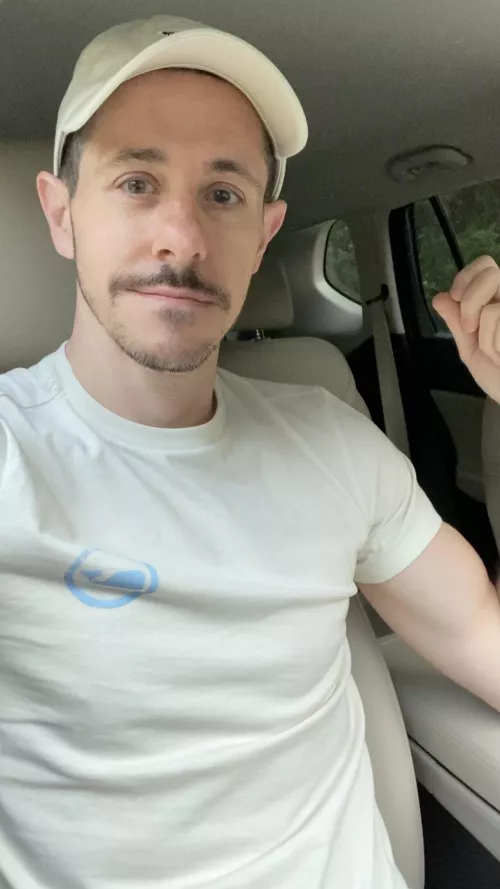 Thought I looked halfway decent in this selfie. Hope you all had a great Tuesday! by rhh1977