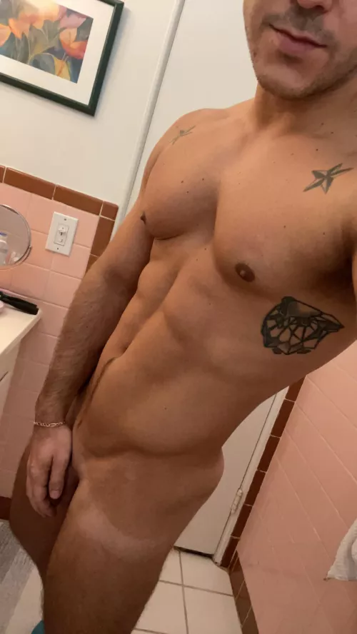 What’s he hidin by Roastanus