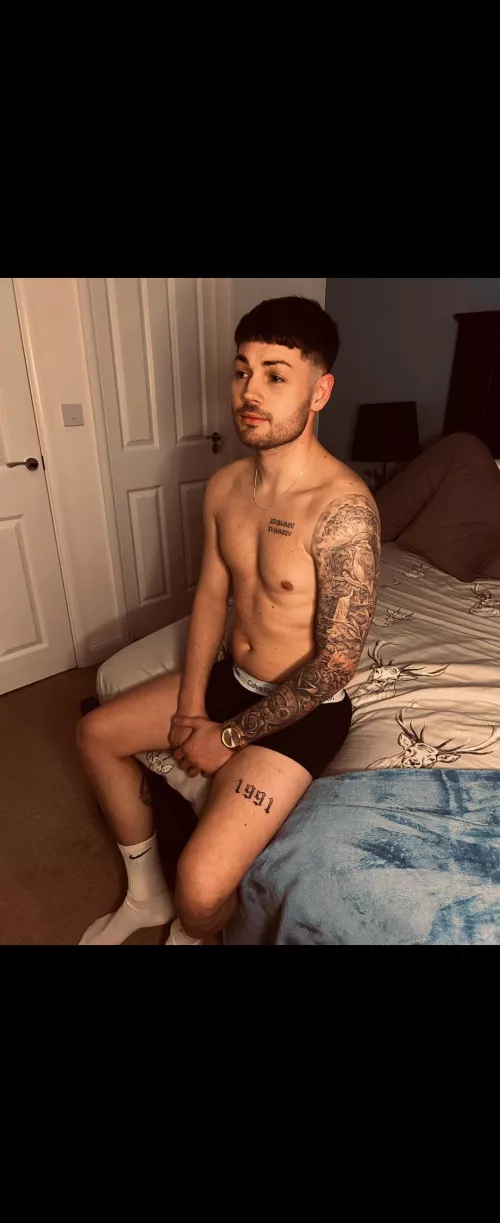 Why you looking at me like that 👀👀 by Welsh_Chad