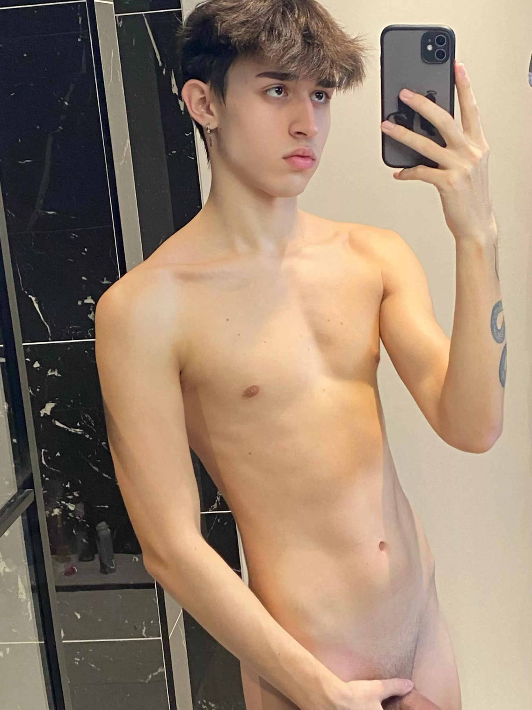 [19] tell me ur kinks 😈 posted by itsjustalex04