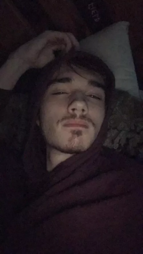 19m hmu with a face pic for my snap by SlushierSea409