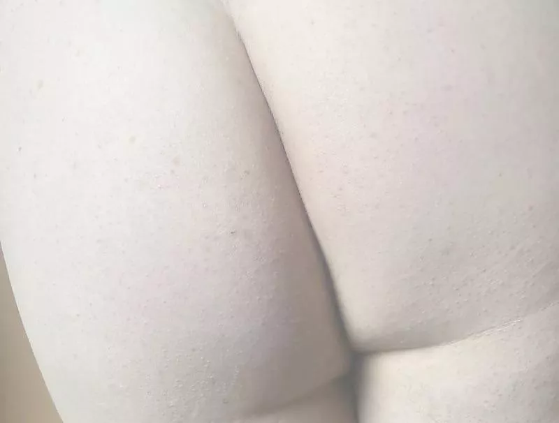 25 was straight but ever since some guys said my ass was hot I’ve been curious of letting horny guys grab smack and lick it while I suck dick posted by Chester199