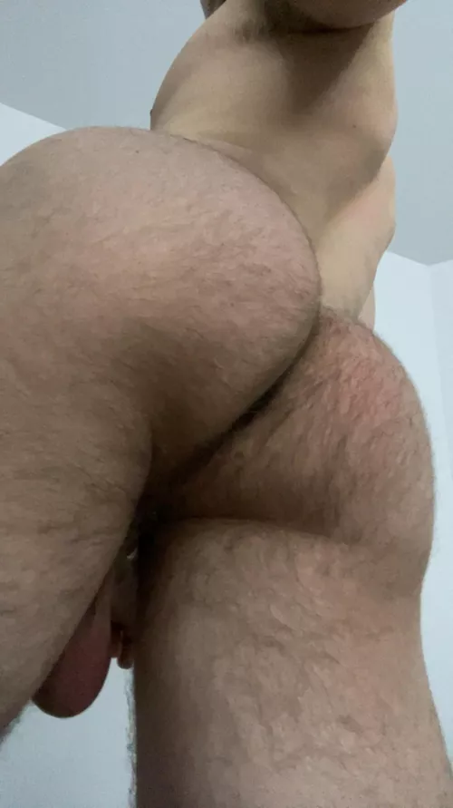 27 Fit Swimmer body. 7in hung. Looking for fit hairy guys. Beard++ Dom+++ Hung+++ by TastyMango_9er