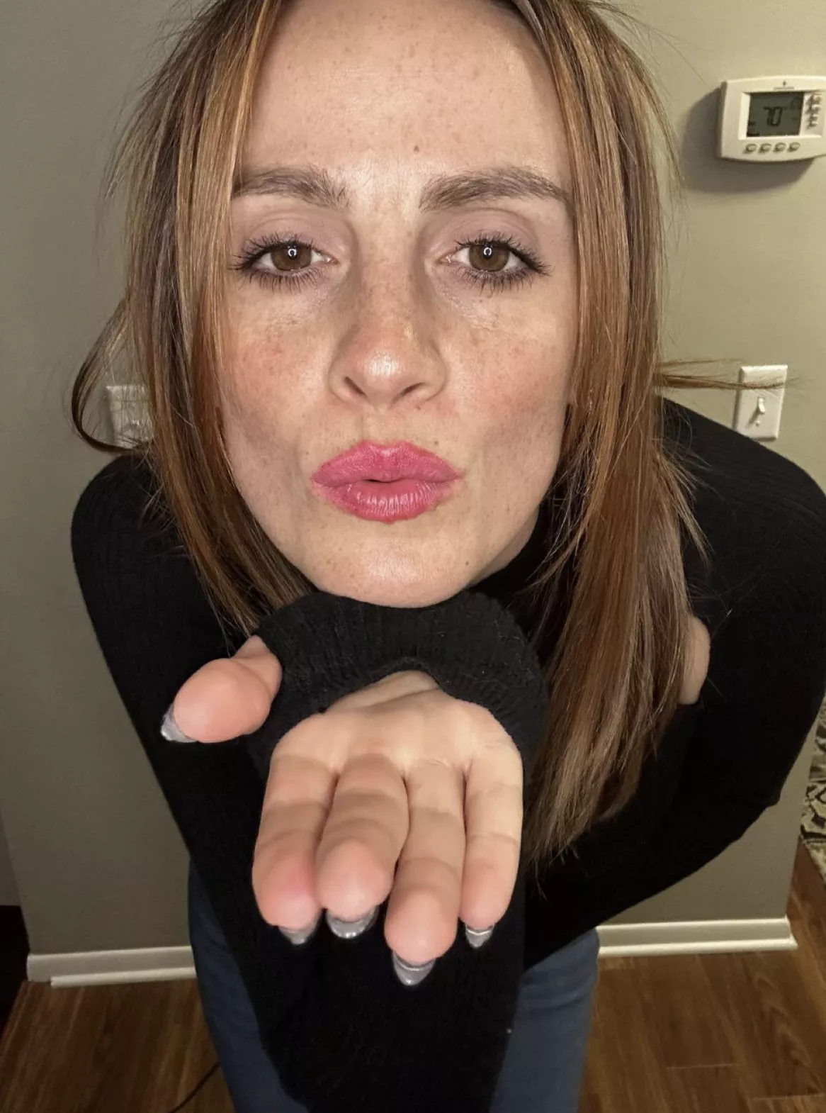 A kiss for you babe posted by Tay-Rae773