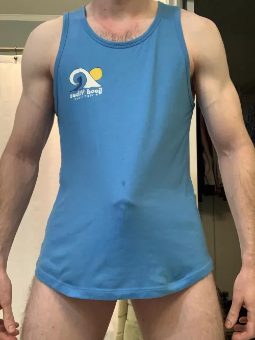 Are shirt bulges a thing? by Nude_Guy_