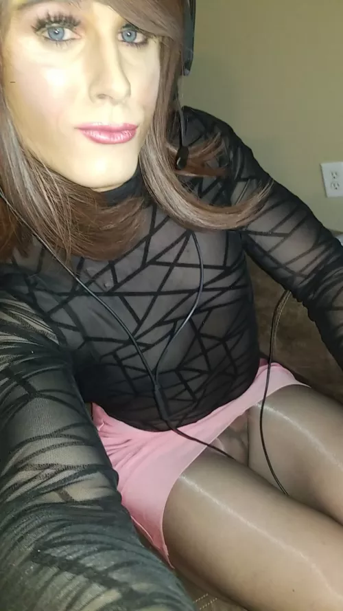 Do you like blue eyed sissies? by Lilly_legzz2