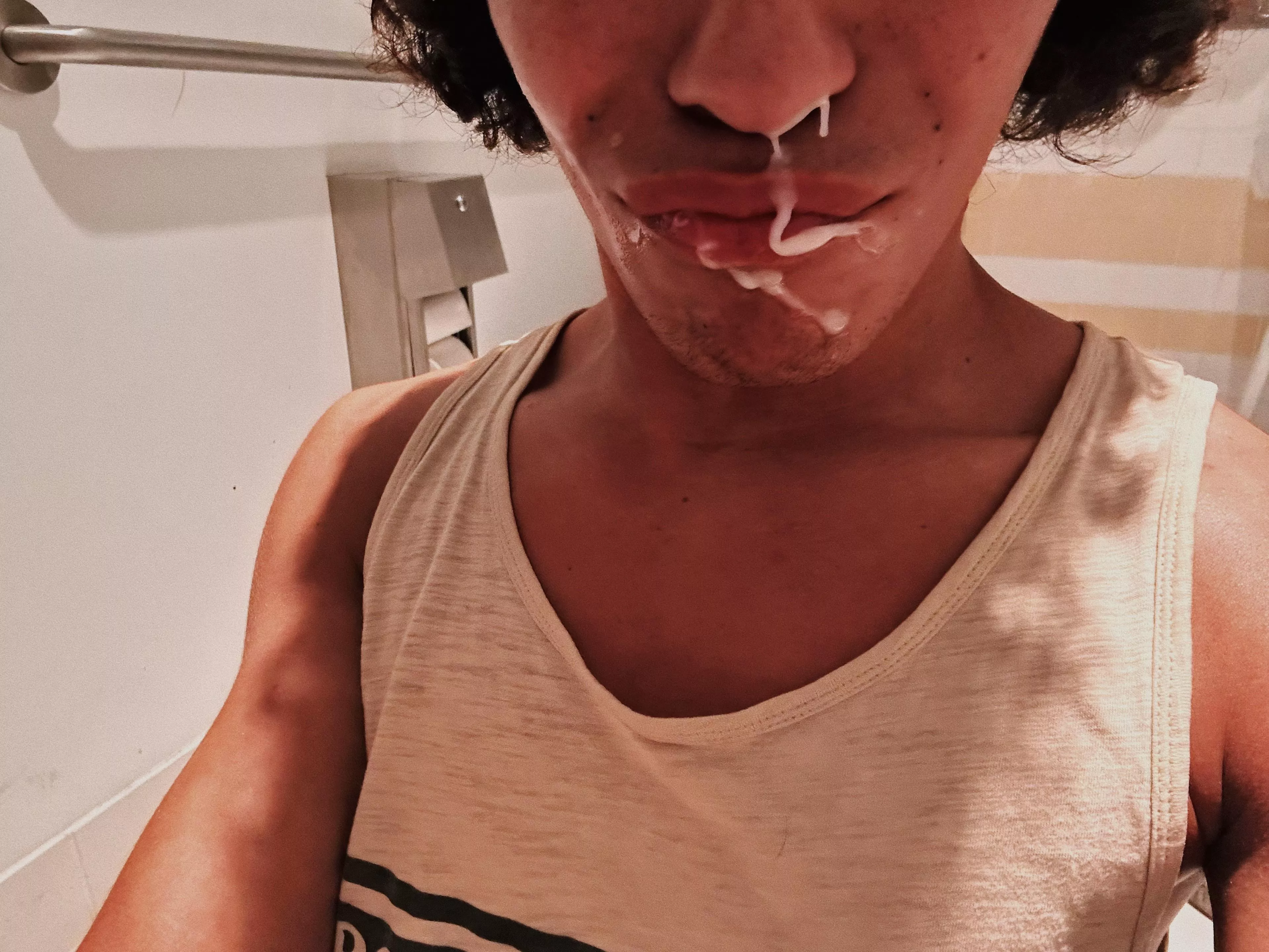 facial me posted by str8servicerr