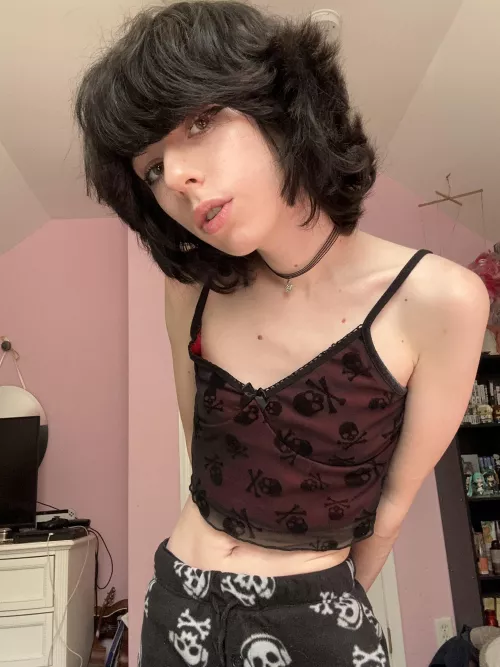 Felt like dressing comfy today by Additional-Joke3799