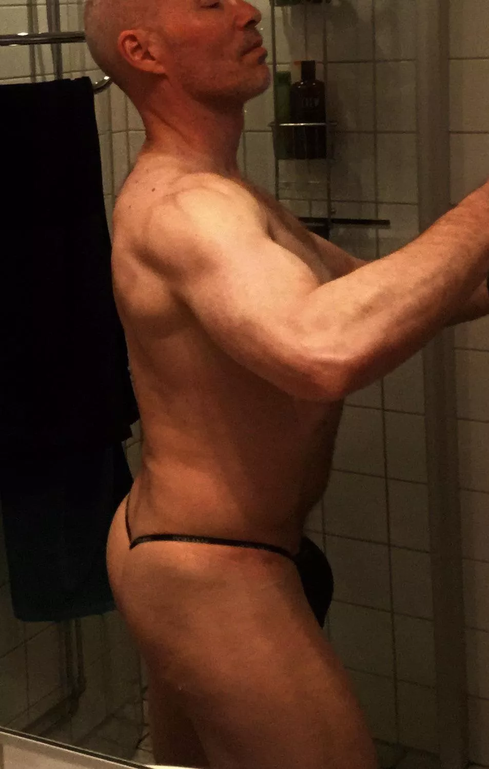 Flashing my hot thong! posted by Thong_croptop1968