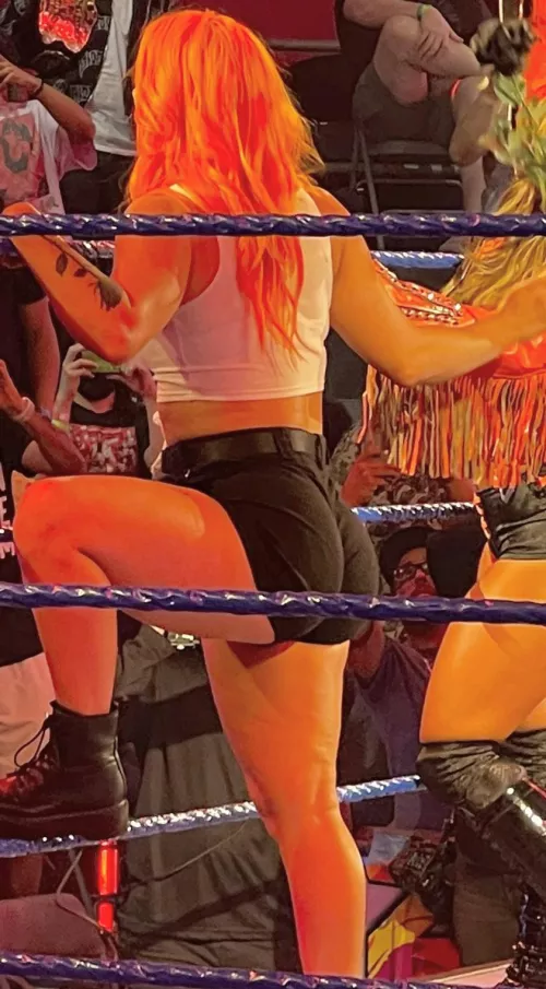 Gigi 🍑 by F4nt4zyW0rld