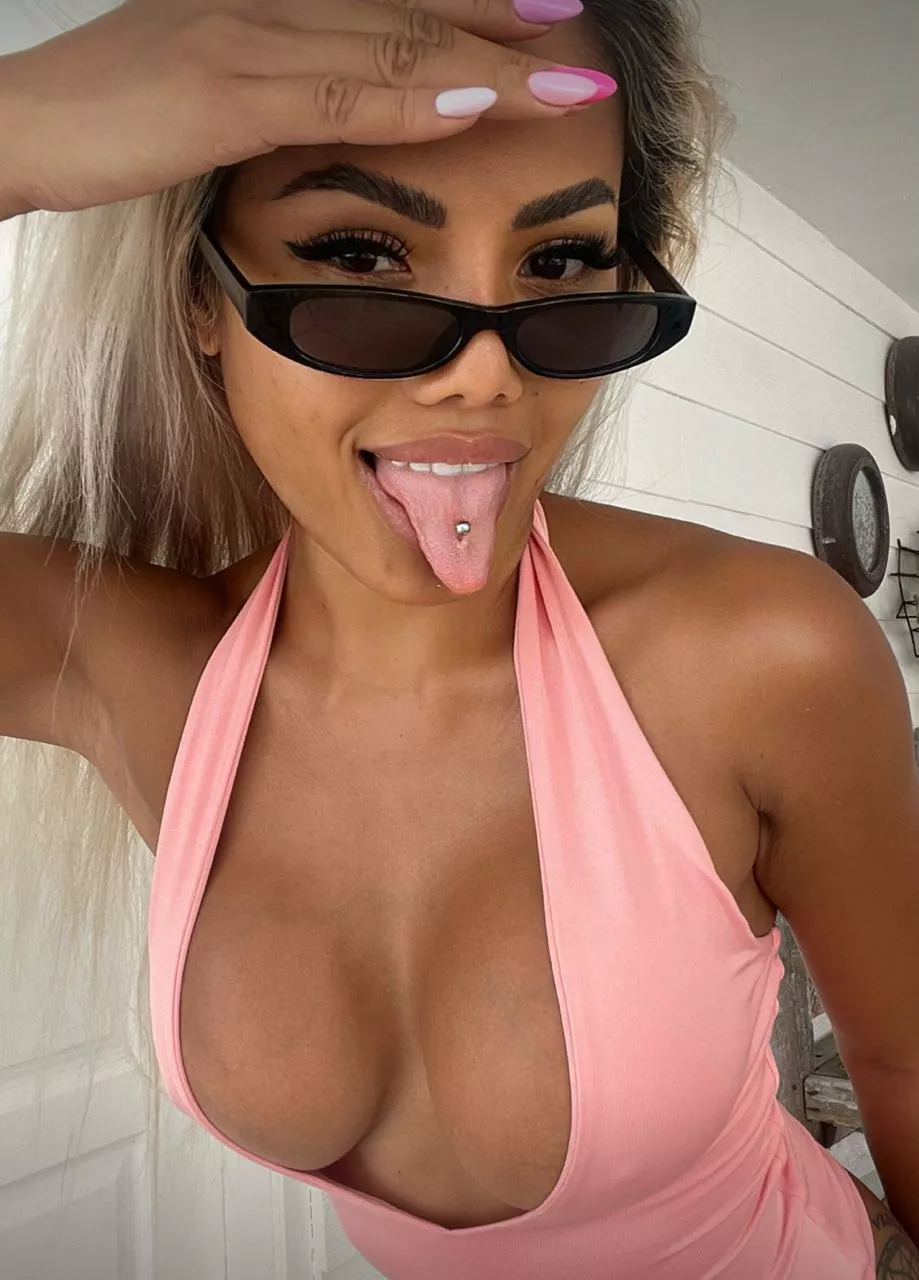 Is there such thing as a Classy Filthy Bimbo? posted by KazukoBrito