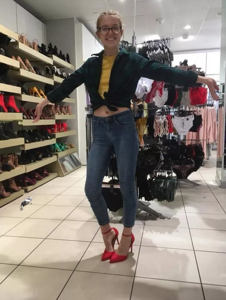 It's only me xxx posted by lucyleud